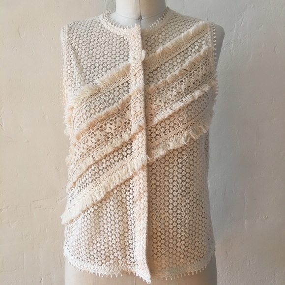 GOEN.J Lace Floral Fringe Sleeveless Button Blouse - Picture 6 of 13